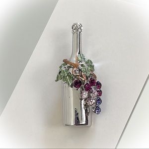💕Beautiful Rucinni Wine Bottle Brooch💕